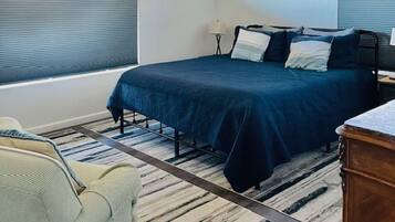3 bedrooms, desk, iron/ironing board, free WiFi