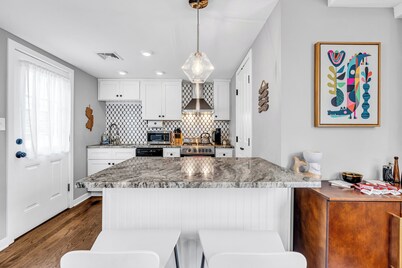 Seaside 2BR & 1.5BA, Walk to Beach & Badges