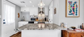 Seaside 2BR & 1.5BA, Walk to Beach & Badges