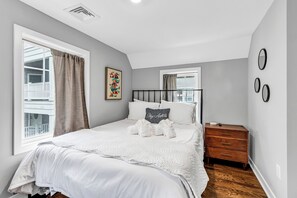 2 bedrooms, desk, iron/ironing board, free WiFi