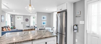 Seaside 2BR & 1.5BA, Walk to Beach & Badges