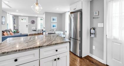 Seaside 2BR & 1.5BA, Walk to Beach & Badges