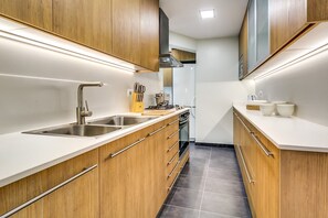 Fridge, microwave, oven, stovetop