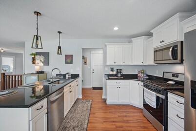 Covered Bridge Haven - 3-bedroom house with themed rooms in Winterset