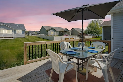 Covered Bridge Haven - 3-bedroom house with themed rooms in Winterset