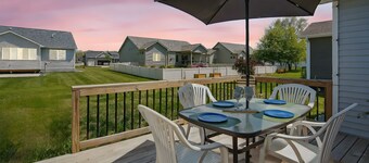 Covered Bridge Haven - 3-bedroom house with themed rooms in Winterset