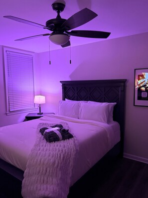 1 dormitorio, tabla de planchar con plancha, wifi y ropa de cama