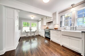 Micro-ondas, fogão, cooktop, lava-louças