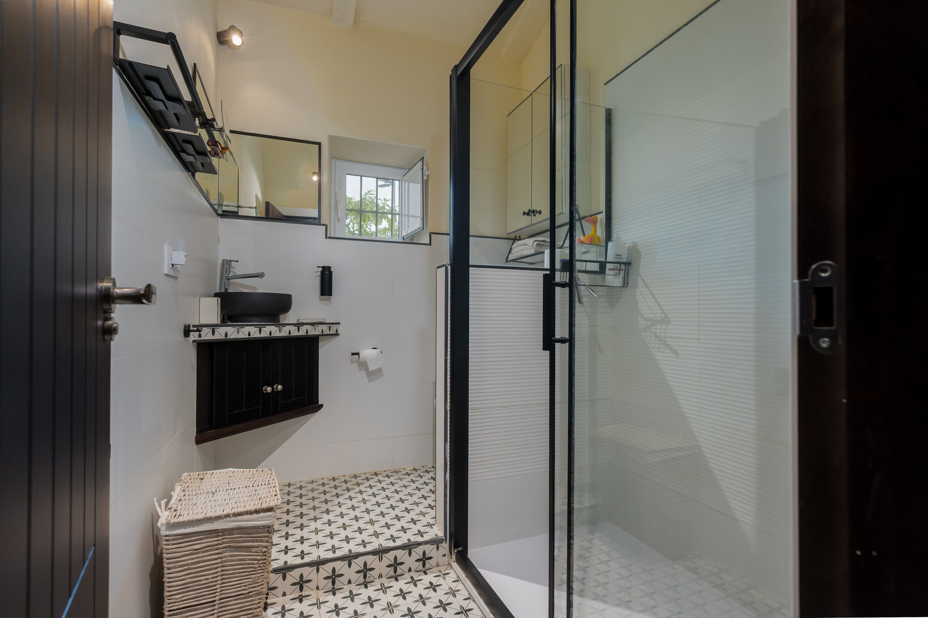 Shower, towels