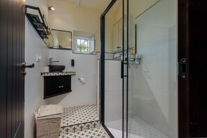 Douche, serviettes fournies