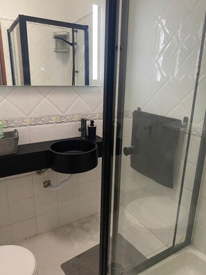Classic Double Room | Bathroom