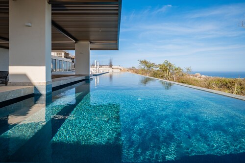 Luxury 2BD Cabo Penthouse + Private Rooftop Patio with Dipping Pool