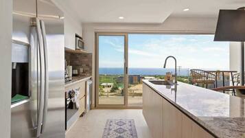 Refrigerador, microondas, horno, placa de cocina