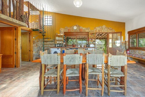 Country House 'Casaleja' with Lake Views, Wi-Fi and Air Conditioning