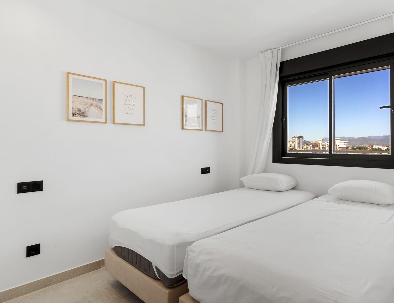 3 soverom, safe på rommet, strykejern/-brett og wi-fi (inkludert)