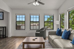 Smart TV, fireplace - Osage Waterfront Oasis located at MM21
Sleeps 12, Private Dock w/ 2 boat slips (Missouri)