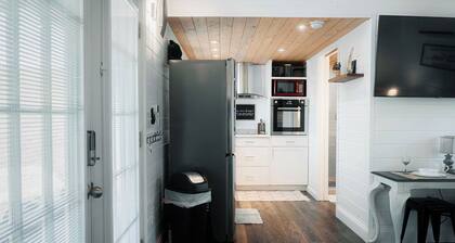 Starry Snug - A tiny home romantic getaway