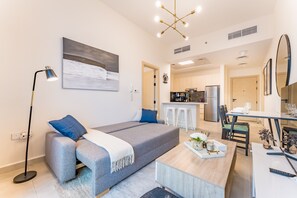 TV - Terrace Overlooking the Pool 1BR, Just a Short Walk from the Park, Binghatti Mirage (Dubai)