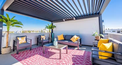 Modern Designer Townhouse/Private Rooftop