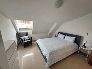 3 chambres, fer et planche à repasser, Wi-Fi, draps fournis