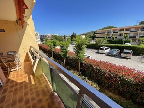 Property grounds - DEUX PIECES CABINE ENTIEREMENT RENOVE (BORMES LES MIMOSAS)