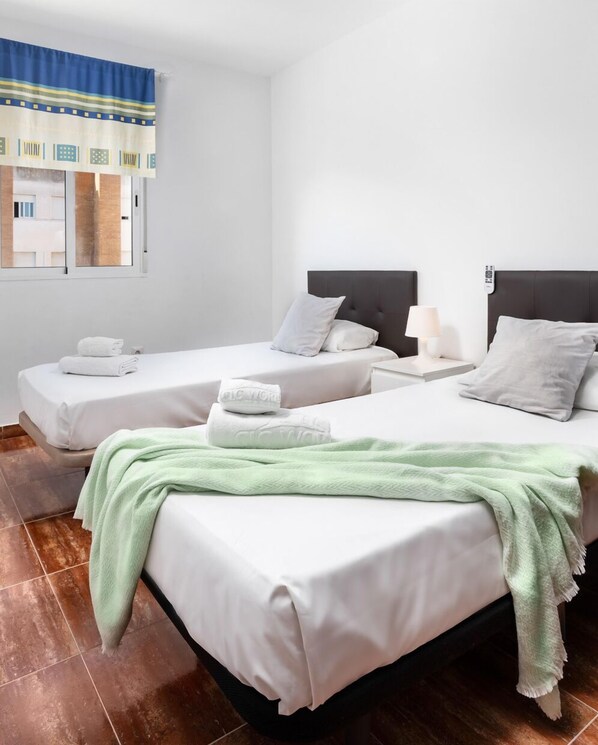 3 dormitorios, tabla de planchar con plancha, wifi gratis y ropa de cama