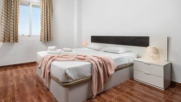 3 chambres, fer et planche à repasser, Wi-Fi gratuit, draps fournis