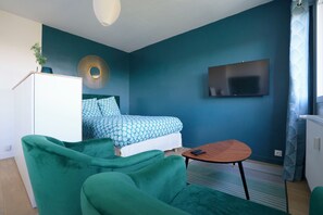 1 bedroom, iron/ironing board, WiFi, bed sheets - Studio near Lille with private parking (La Madeleine)