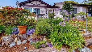 A modern house with a garden in front. - La Jolla Historic Gem | Hot Tub, Game Room, Garden Oasis w/ Firepit & Courtyard Dining (La Jolla)