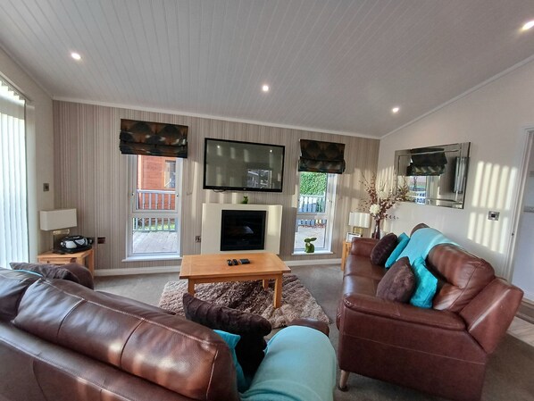Living area - Cottontail Lodge - a holiday lodge that sleeps 4 guests in 2 bedrooms (Windermere)