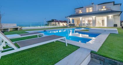 Private Villa mit Beheiztem Pool, Klimaanlage und Fußballfeld