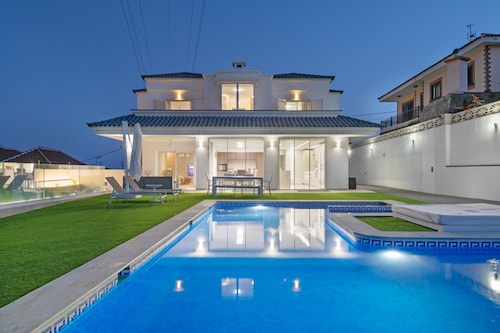 Private Villa with Heated Pool, Air Conditioning, and Football Field