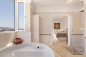 5 Schlafzimmer, Bügeleisen/Bügelbrett, kostenloses WLAN, Bettwäsche