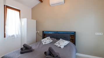 4 chambres, fer et planche à repasser, Wi-Fi gratuit, draps fournis
