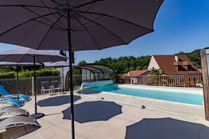 Indoor pool, a heated pool - Holiday Home 'Liz' with Shared Pool, Wi-Fi, and Air Conditioning (Castelnaud-la-Chapelle)