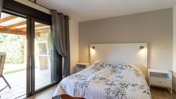 3 chambres, fer et planche à repasser, Wi-Fi gratuit, draps fournis