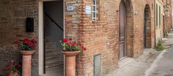 Room 'L'arco Del Pellegrino' with Wi-Fi and Air Conditioning