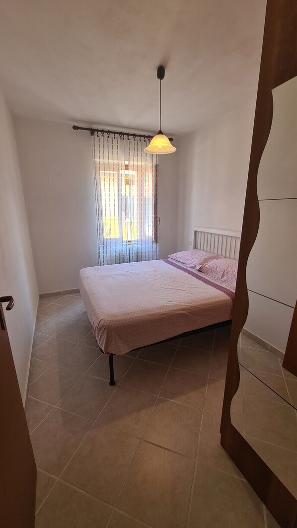 2 bedrooms, bed sheets