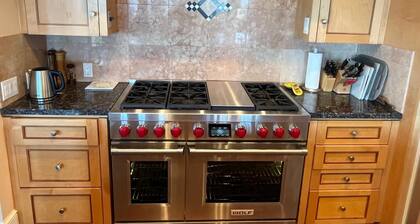 Spectacular views of Golden Gate & Alcatraz- 4 BR,3.5 BA home in Upper Rockridge