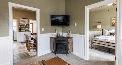 Charming 2-bedroom house in Uptown Butte