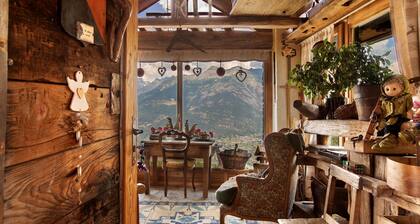Chambre 'Stambecco' – Ambiance montagnarde sur deux niveaux avec balcon panoramique