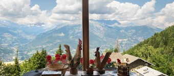Room 'Stambecco' – Mountain Atmosphere on Two Levels with Panoramic Balcony
