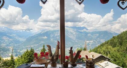 Zimmer 'Stambecco' – Alpenflair auf zwei Ebenen mit Panoramabalkon