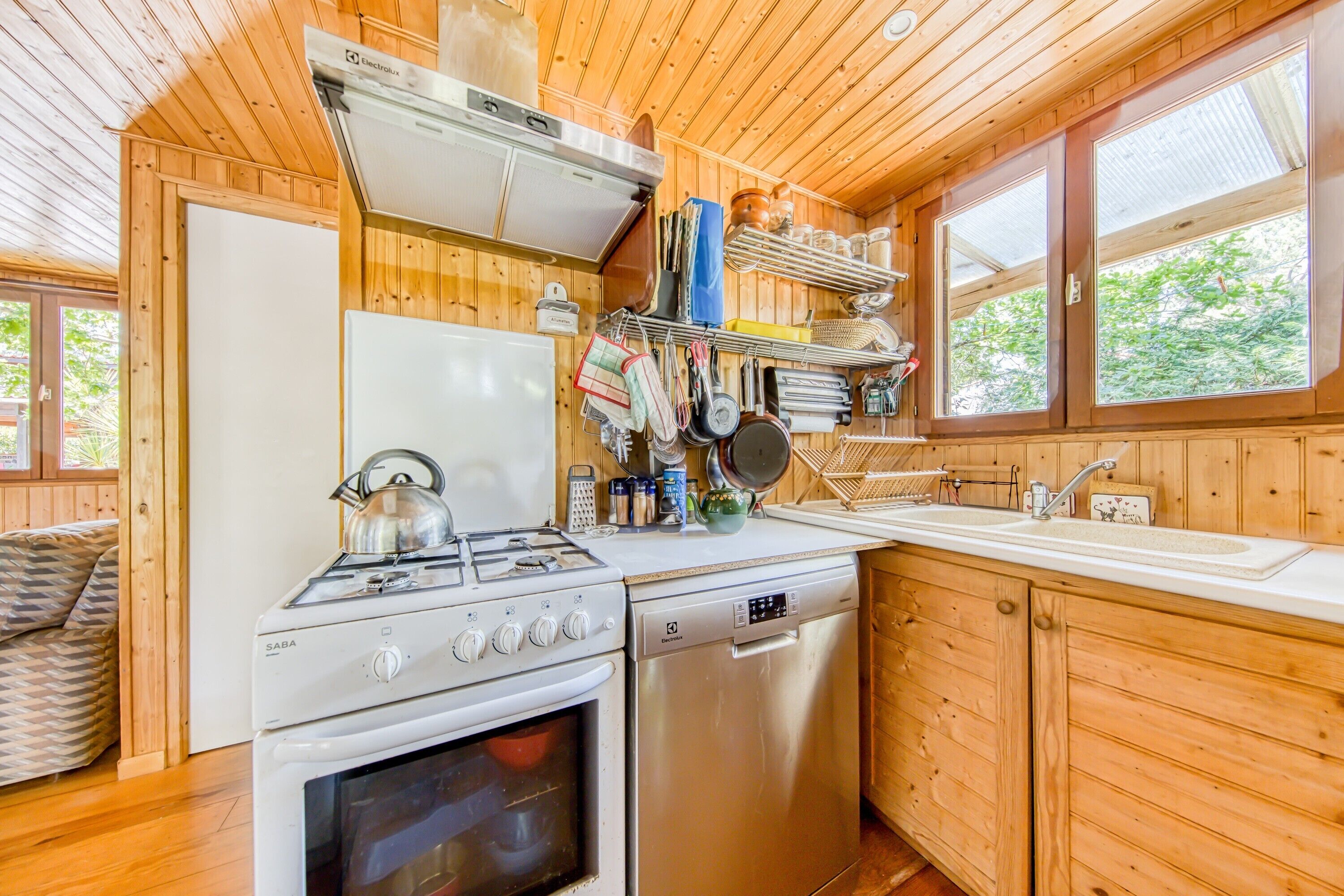 Frigorífic, forn, placa de cuina i rentaplats 