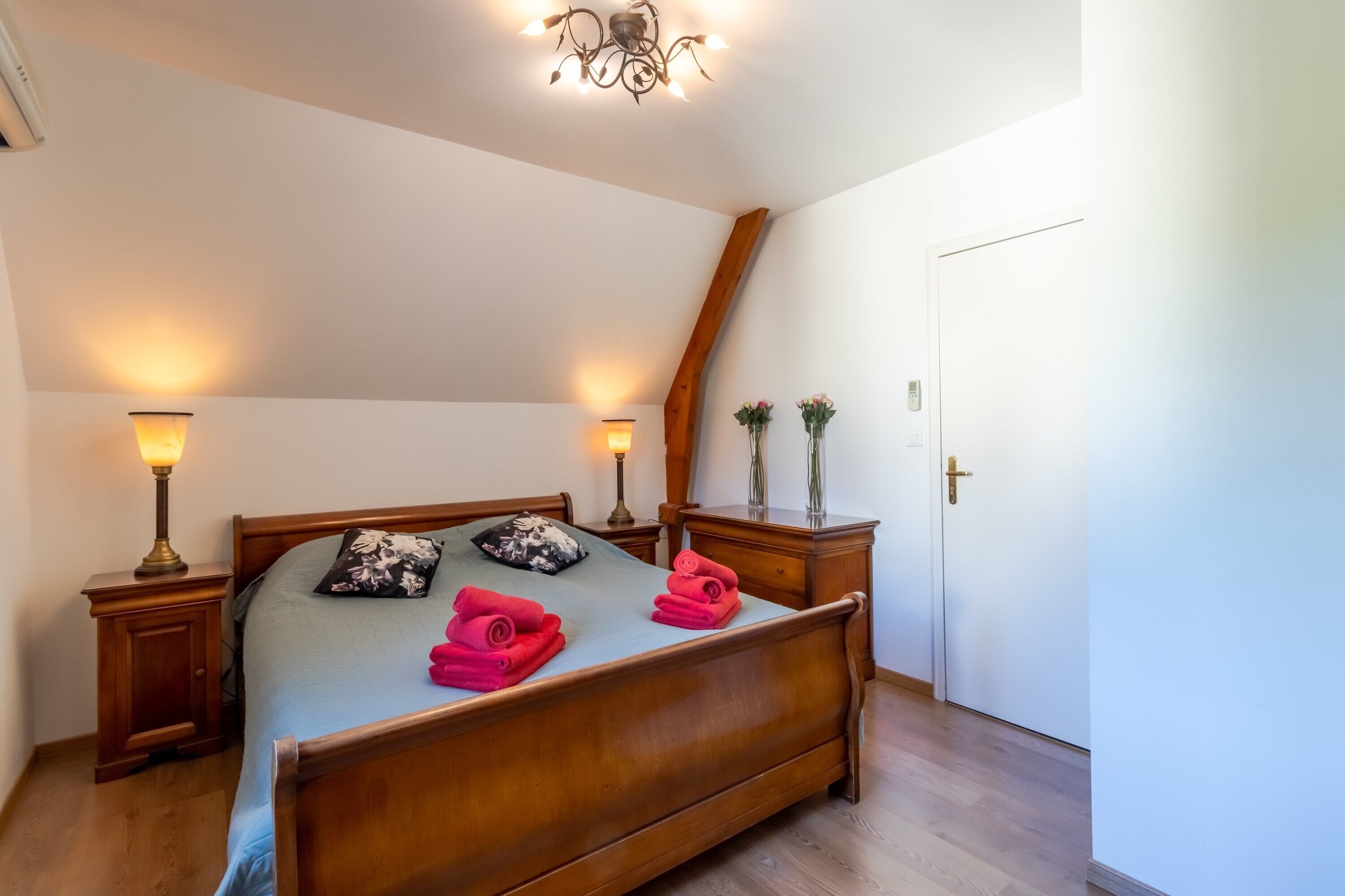 3 bedrooms, iron/ironing board, free WiFi, bed sheets