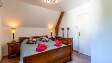 3 bedrooms, iron/ironing board, free WiFi, bed sheets