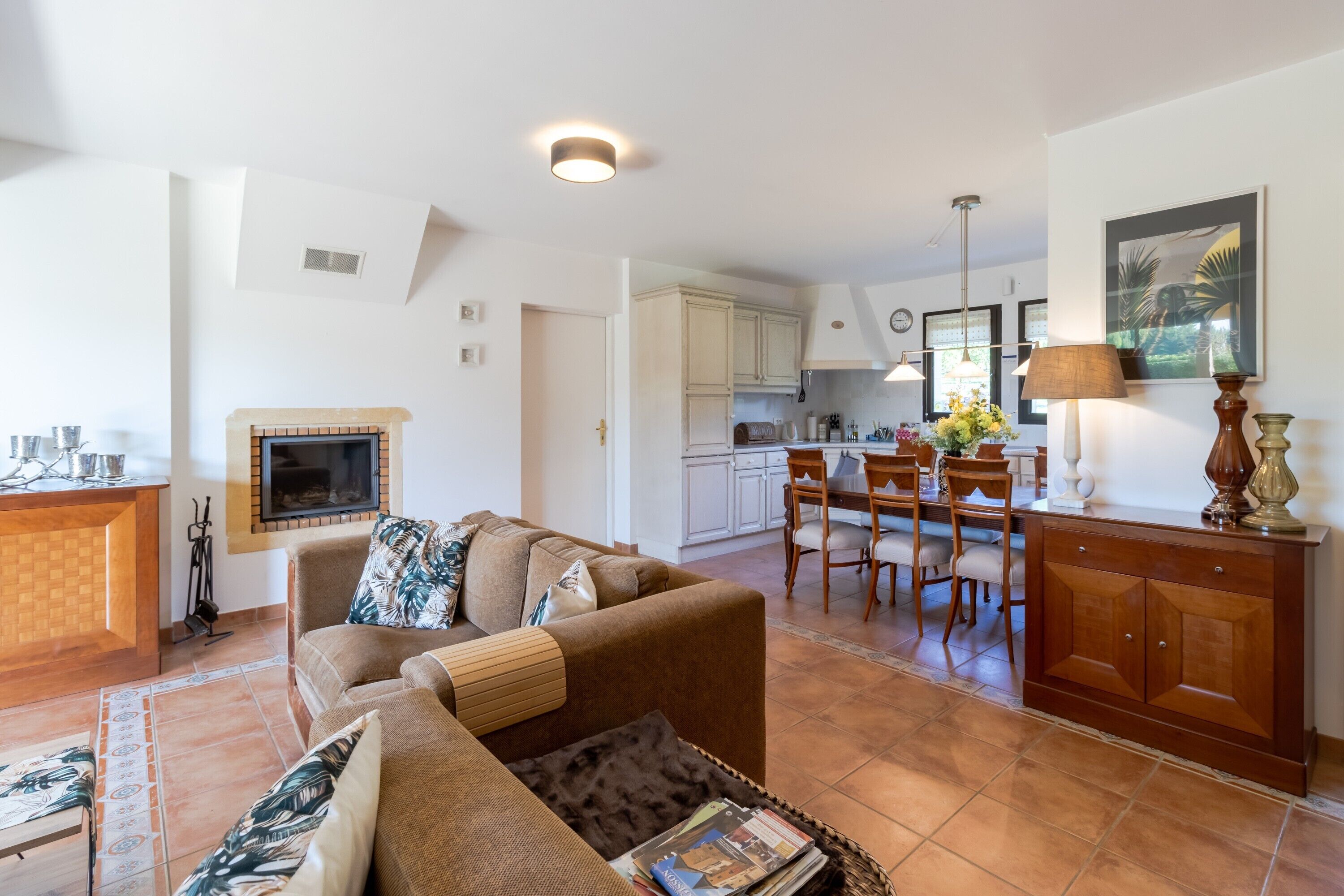 TV, fireplace, table tennis, stereo