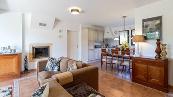 TV, fireplace, table tennis, stereo