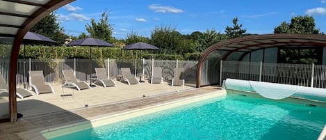 Alberca techada y alberca climatizada