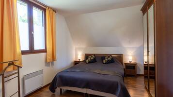 3 slaapkamers, een strijkplank/strijkijzer, gratis wifi, beddengoed